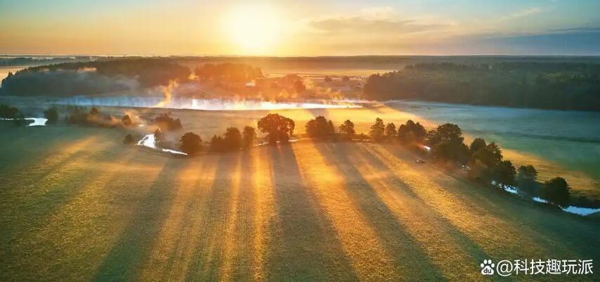 别被裁员潮吓傻了！2025年程序员真实收入图鉴曝光：有人降薪一半，有人年薪翻三倍，差距就在这3个选择！